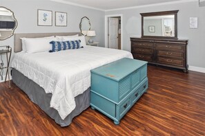 Condo, 2 Bedrooms - Dolphin Point 305b 2 Bedroom Condo by RedAwning (Destin)