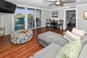Condo, 2 Bedrooms | Living area
