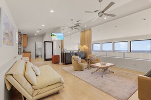 Living area - 17170 Harbour Pointe #1232 3 Bedroom Apts by RedAwning (Fort Myers)