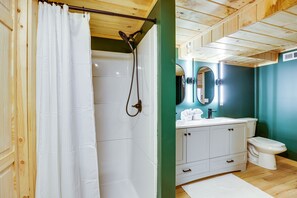 Shower - Secluded Naples Cabin w/ Deck & Stream Views (Naples)