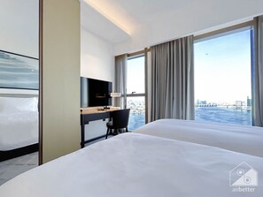 2 bedrooms, iron/ironing board, bed sheets - Luxury 2B With Balcony & View in Harbour Point (Dubai)
