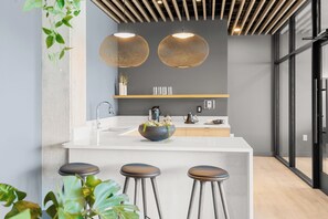 Fridge, microwave, oven, stovetop - Luxury 4BR Condo|Concierge-Pool-Walk to Downtown! (Nashville)