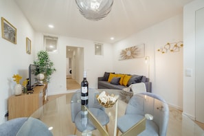 Apartamento design | Área de estar | TV de tela plana 42 polegadas com canais a cabo