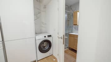Apartament de disseny | Cuina privada | Frigorífic, microones, forn i placa de cuina