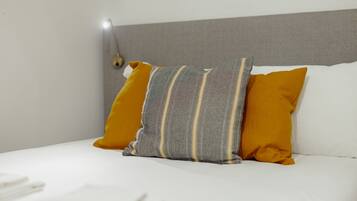 Apartament de disseny | 2 dormitoris, planxa i posts de planxar, wifi gratuïta i roba de llit