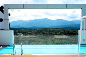 Seasonal outdoor pool - Chestertons Naksan (Yangyang)