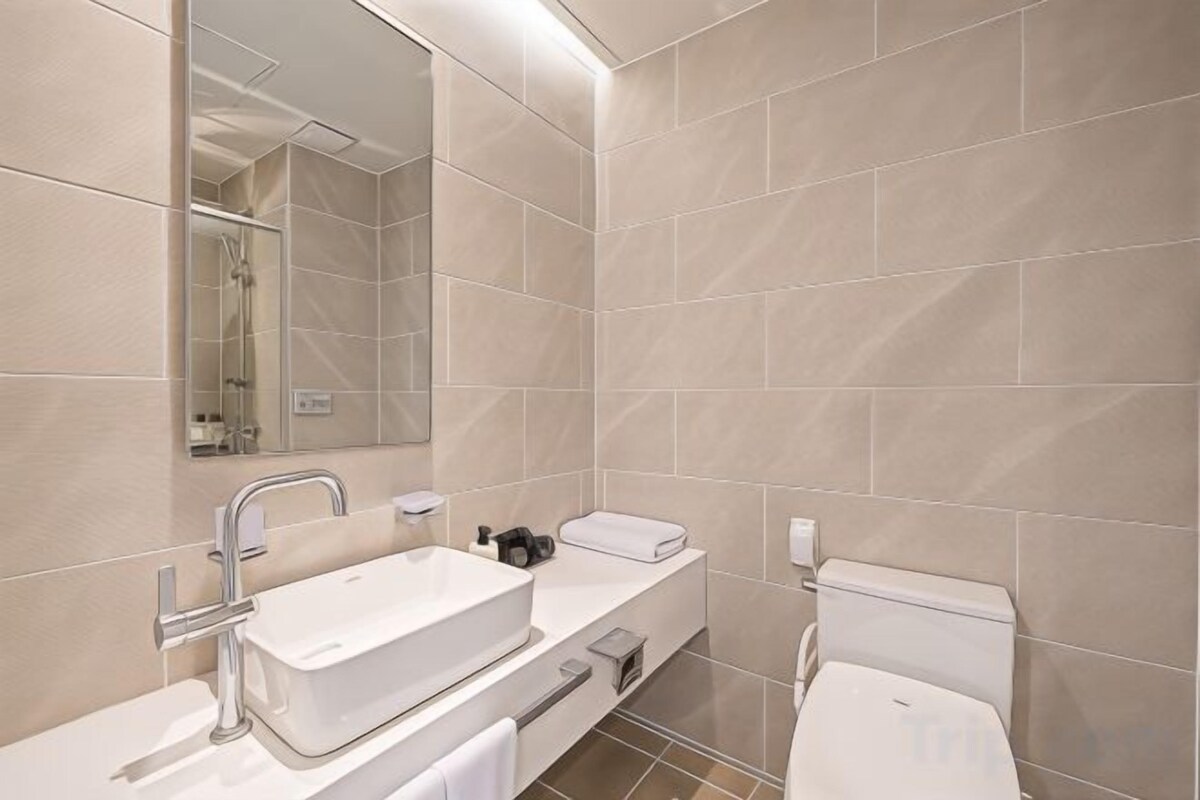 Baño | Secador de pelo, bidé, toallas y champú