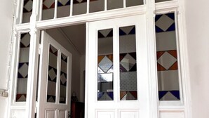 A white door with glass panels and a wooden floor. - Ferienwohnung Apartment No. 9 in Husum für bis zu 2 Personen (Husum)