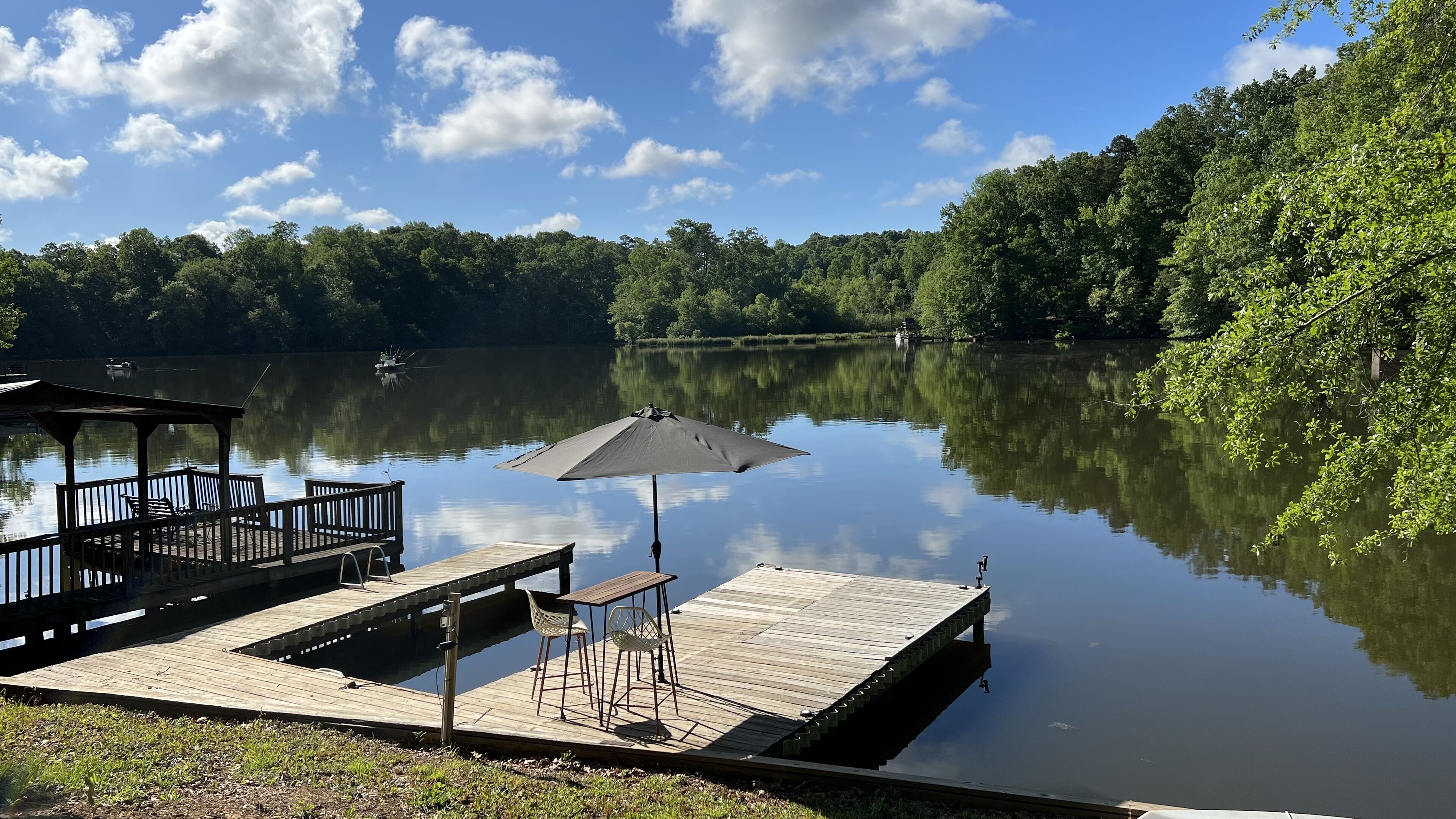 Romantic Lakefront Cottage with Boat Dock on Quiet Cove