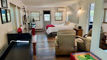 1 bedroom, desk, iron/ironing board, free WiFi