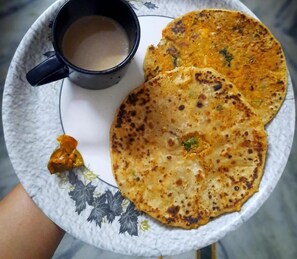 Free daily buffet breakfast  - Moon Light Guest House (Rawalpindi)