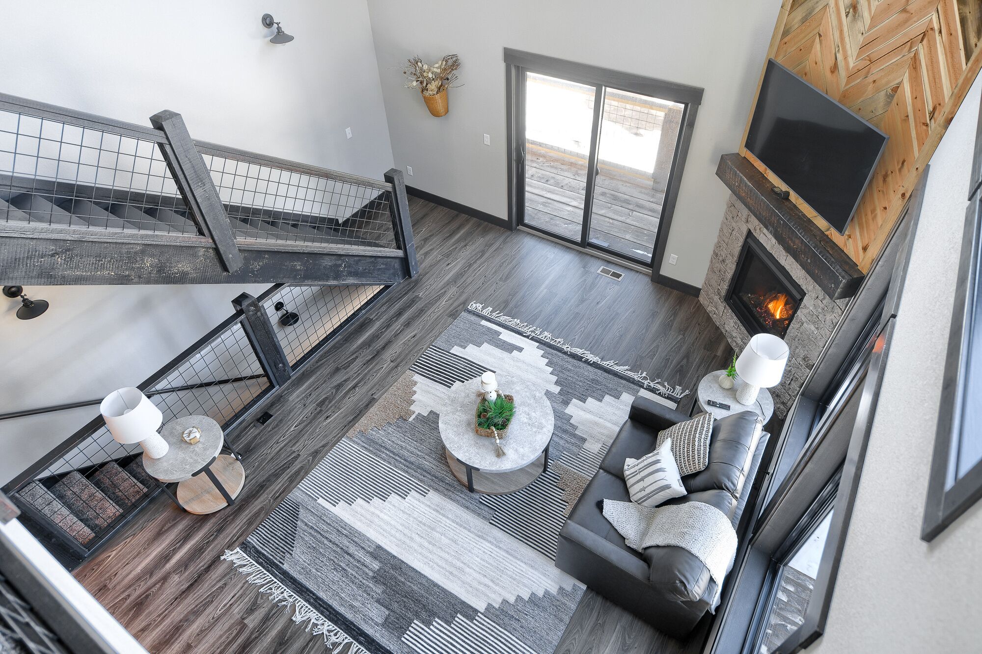 Smart TV, fireplace
