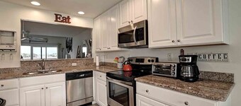Top Floor, 4 bedroom Condo in the Bethany Bay Community!