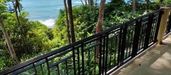 Ocean view Casa Gauguin.
Forget your worries in this spacious and serene space.