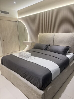 Iron/ironing board, WiFi - Studio Apartment Seven Palms Jumeirah - Rooftop Infinity Pool and Gym access  (Dubai)