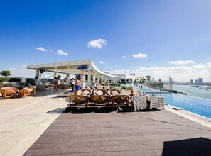 Pool - Studio Apartment Seven Palms Jumeirah - Rooftop Infinity Pool and Gym access  (Dubai)