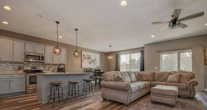 Arnold's Park on West Okoboji 2 Bedroom 2 Bath Condo, walk to all attractions.