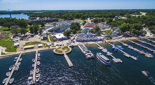 Arnold's Park on West Okoboji 2 Bedroom 2 Bath Condo, walk to all attractions.