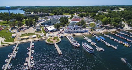 Arnold's Park on West Okoboji 2 Bedroom 2 Bath Condo, walk to all attractions.