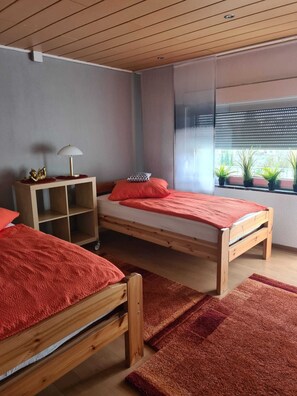 4 bedrooms, iron/ironing board, bed sheets - Pensiostar.de, Günstige Unterkunft, Pension, Gästezimmer, Saarland, Ludweiler,- (Völklingen)