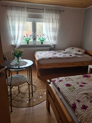 4 bedrooms, iron/ironing board, bed sheets - Pensiostar.de, Günstige Unterkunft, Pension, Gästezimmer, Saarland, Ludweiler,- (Völklingen)