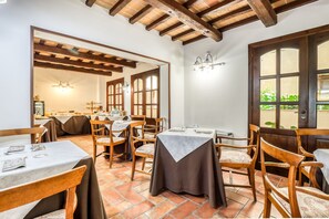 Desayuno bufé gratuito y diario