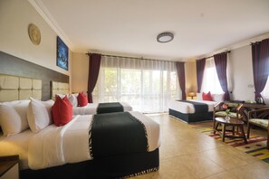Deluxe Triple Room | Laptop workspace, soundproofing, free WiFi - Gazelle Guest House (Kampala)