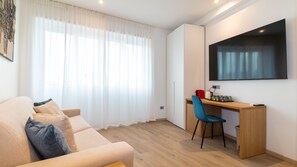 Deluxe Quadruple Room | Down comforters, memory foam beds, in-room safe, individually furnished - Galleria Roma Art Guesthouse (Oristano)