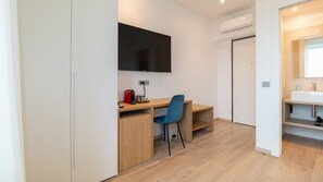 Deluxe Double Room | Down comforters, memory foam beds, in-room safe, individually furnished - Galleria Roma Art Guesthouse (Oristano)