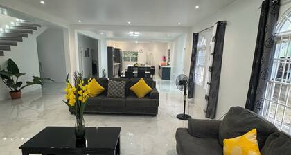 Luxury 4Bedroom, private gated guest house - Welcome tranquility in paradise