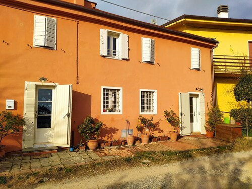 Relaxation in the Tuscan countryside between vineyards and cities of art