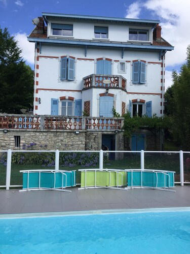Villa avec piscine sur les hauteurs de Bayonne, et à 10 minutes des plages!