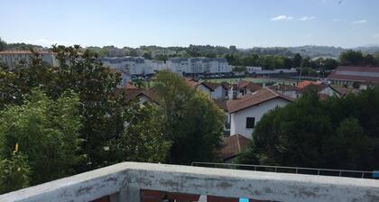 Villa avec piscine sur les hauteurs de Bayonne, et Ă  10 minutes des plages!
