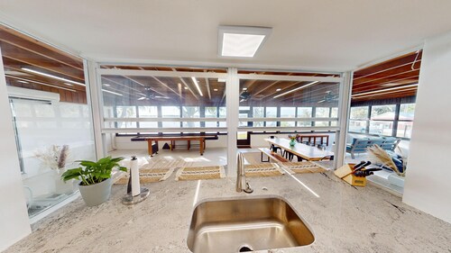 The Sunset Cove Cottage at Magnificent Lake Placid- Newly Renovated