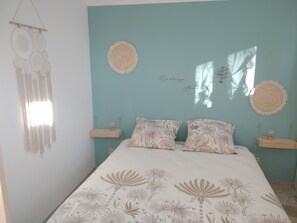 1 slaapkamer, een bureau, reisbedje, gratis wifi