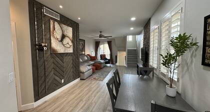 Quiet, Comfortable, & Convenient North Phoenix Condo!