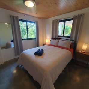 3 chambres, coffres-forts dans les chambres, Wi-Fi, draps fournis