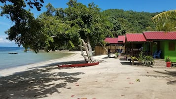 Vista frontal de la propiedad