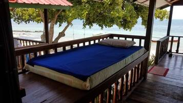 1 bedroom, individually decorated, individually furnished, bed sheets