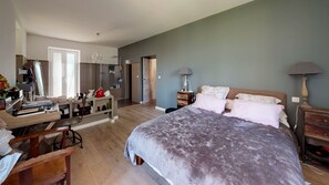 2 bedrooms, iron/ironing board, free WiFi, bed sheets - A 5 MN DE LA Place Porta DE Sartene BEL Appartement DE 120 M2 Avec Terasse (Sartène)