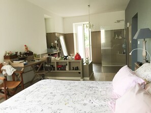 2 室のベッドルーム、アイロン / アイロン台、WiFi (無料)、ベッドシーツ