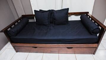 Standard Triple Room | Hypo-allergenic bedding, individually furnished, blackout curtains