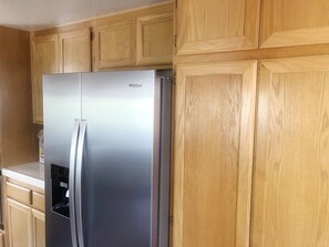 Interior - Lovely 4BR3BA House downstairs office private fenced yard 30% monthly discount (Moreno Valley)