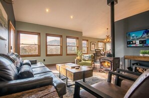 Televisor intel·ligent, llar de foc i estèreo 