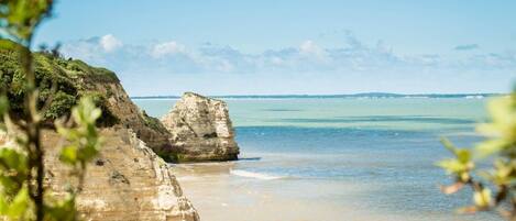 Plage à proximité, chaises longues