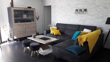 TV connectée, lecteur de DVD, livres, chaßne hi-fi