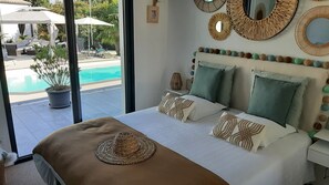 3 habitaciones, tabla de planchar con plancha y cuna de viaje