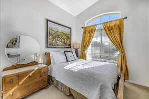 3 bedrooms, desk, iron/ironing board, free WiFi