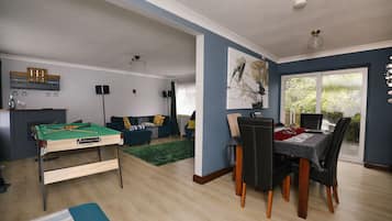 Executive-Apartment | Wohnbereich | Flachbildfernseher