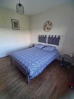 5 bedrooms, iron/ironing board